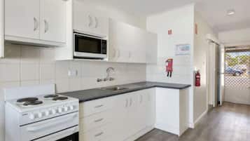 Refrigerador, microondas, placa de cocina, tetera/pava eléctrica