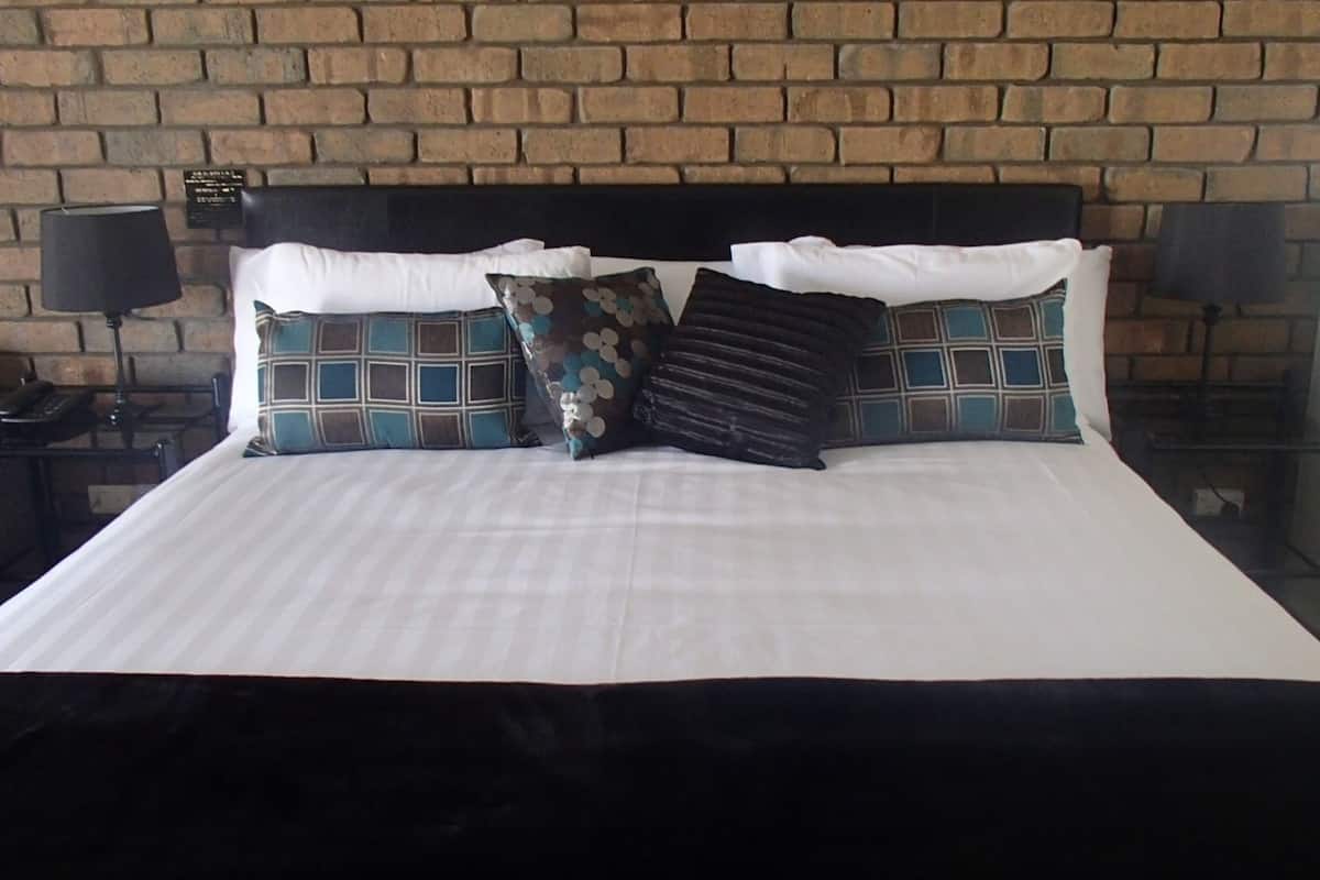 room, 1 queen bed | desk, iron/ironing board, free wifi, bed sheets