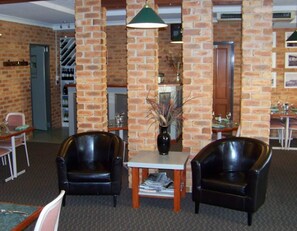 Lounge - The Crossing Motel (Junee)
