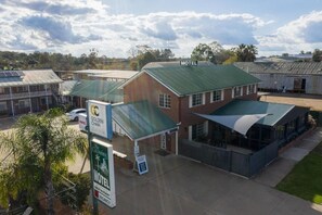 Reception - The Crossing Motel (Junee)