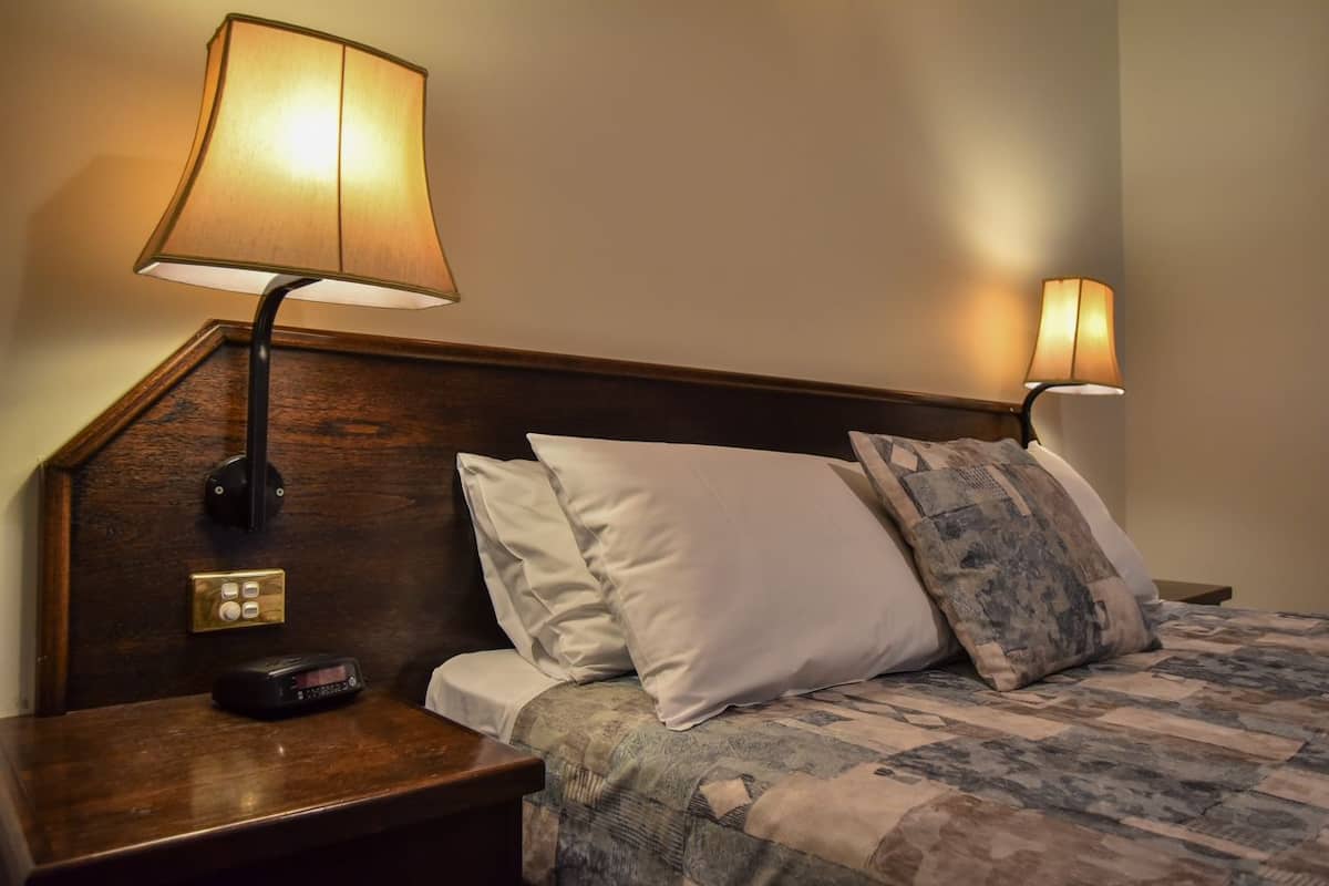Deluxe Executive Suite | 1 bedroom, premium bedding, pillowtop beds, blackout drapes