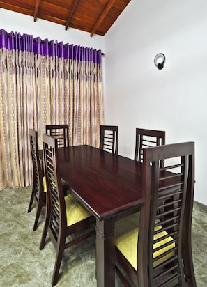 Dining - Kandyan Bluestar Villa (Kandy)