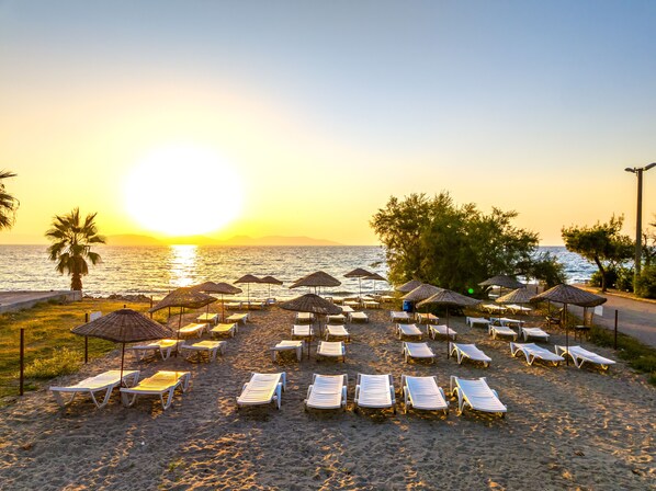 Beach nearby - Green Gold Hotel (Kusadasi)