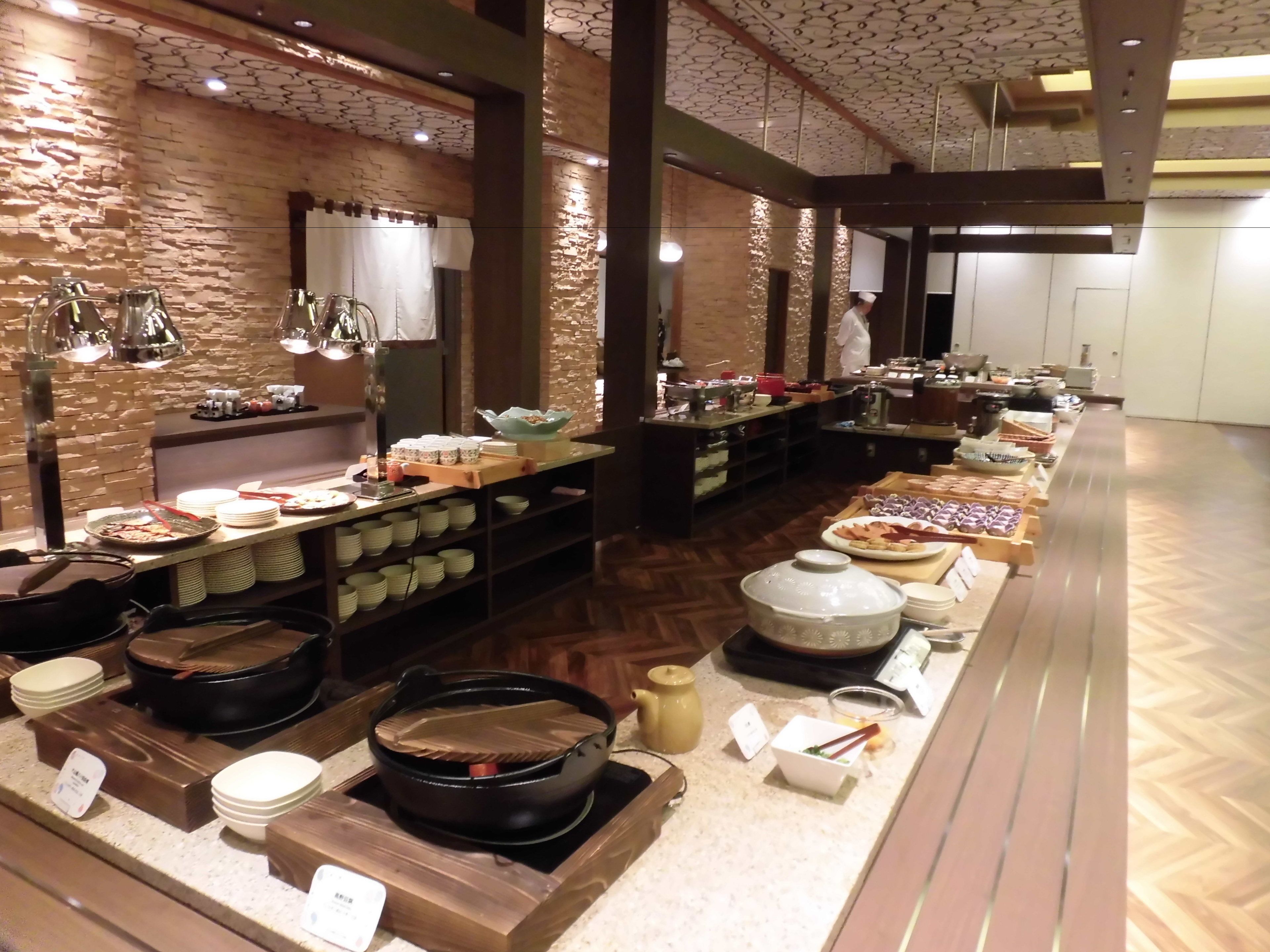 朝食 (ビュッフェ)、毎日提供 (有料)