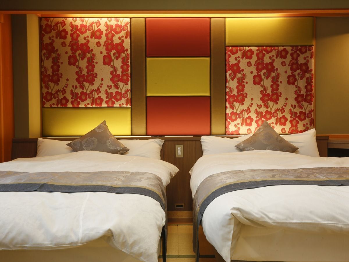 Down duvets, in-room safe, desk, free WiFi