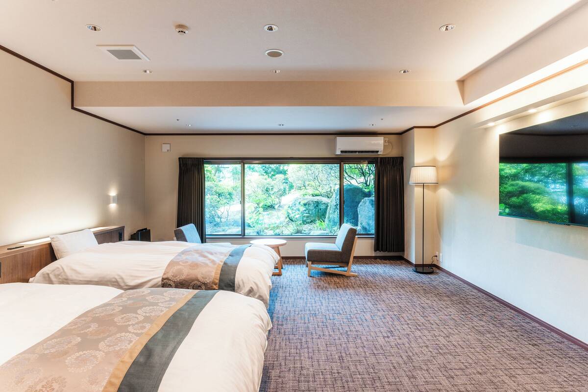 Premium Twin Room, Non Smoking | Gebar bulu kapas, peti besi dalam bilik, Wi-fi percuma, cadar katil