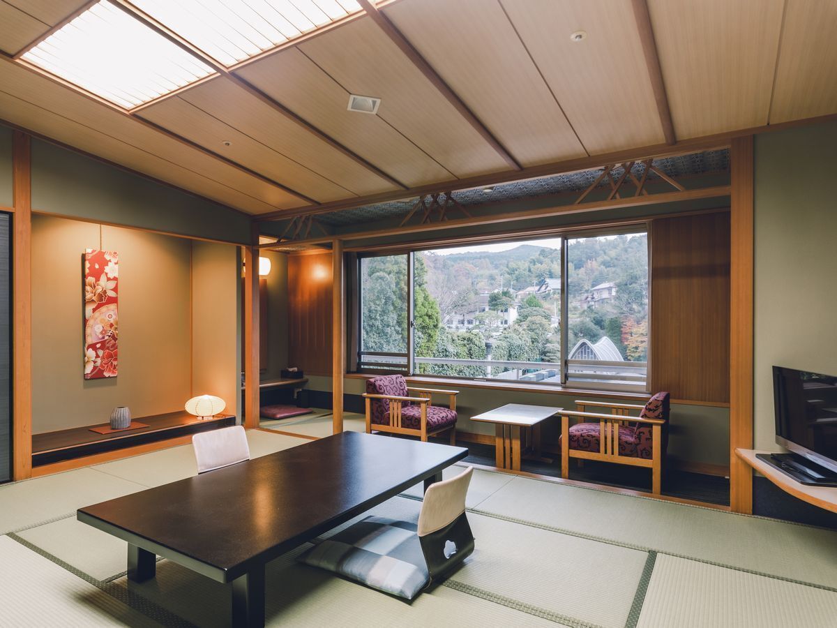 Down duvets, in-room safe, desk, free WiFi