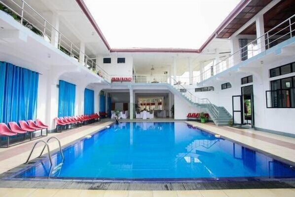 Outdoor pool - Hotel Sanasta (Badulla)