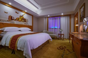 Meja, langsir/tirai gelap terus, seterika/papan seterika, Wi-fi percuma 