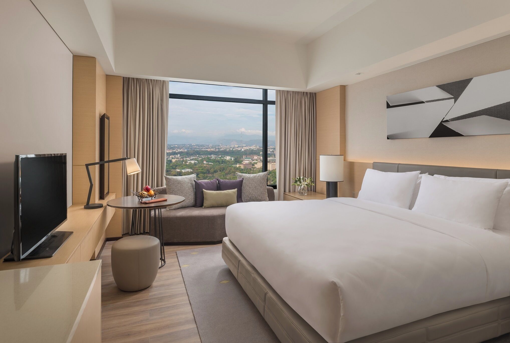 1 King Bed, Standard Room, Stay 2 Nights Pay 10% off | Minibar, in-room safe, desk, laptop workspace