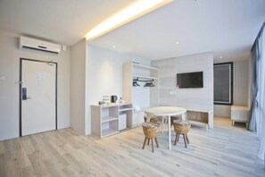 Premier | In-room dining