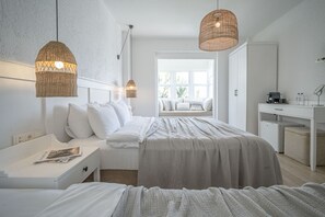 Superior Triple Room | Minibar, desk, iron/ironing board, free WiFi - Sandal Alaçatı - Adults Only (Cesme)
