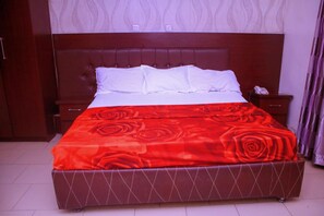Individually decorated, individually furnished, desk, iron/ironing board - Agburuike Hotels (Aba)