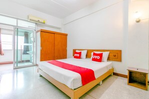 Desk, free WiFi, bed sheets - OYO 1161 Sathorn Mansion (Nakhon Ratchasima)