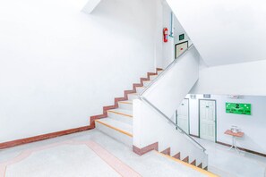 Staircase - OYO 1161 Sathorn Mansion (Nakhon Ratchasima)
