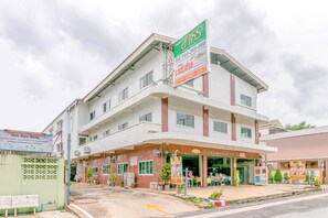 Exterior - OYO 1161 Sathorn Mansion (Nakhon Ratchasima)