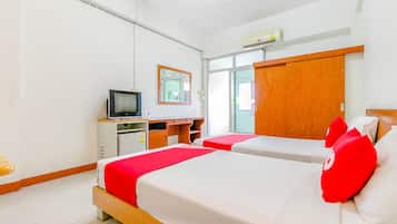 Chambre Standard avec lits jumeaux | Bureau, Wi-Fi gratuit, draps fournis
