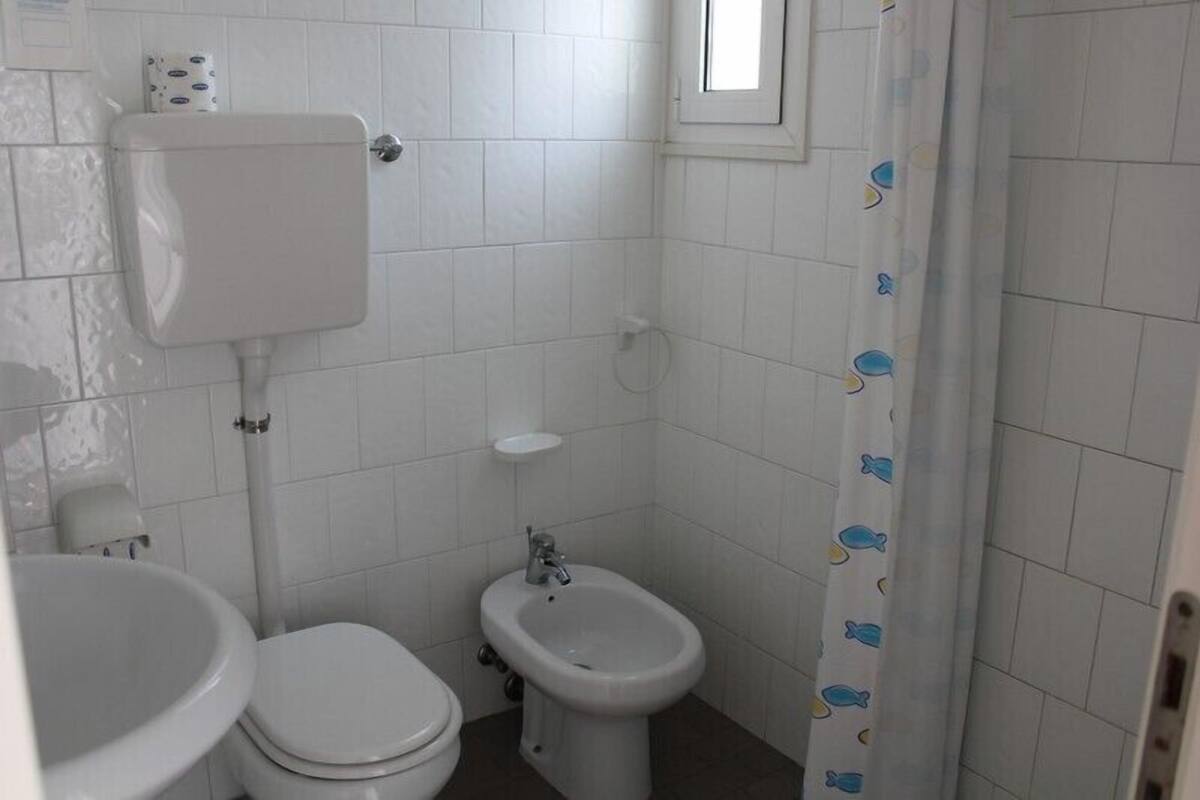 Shower, free toiletries, hair dryer, slippers