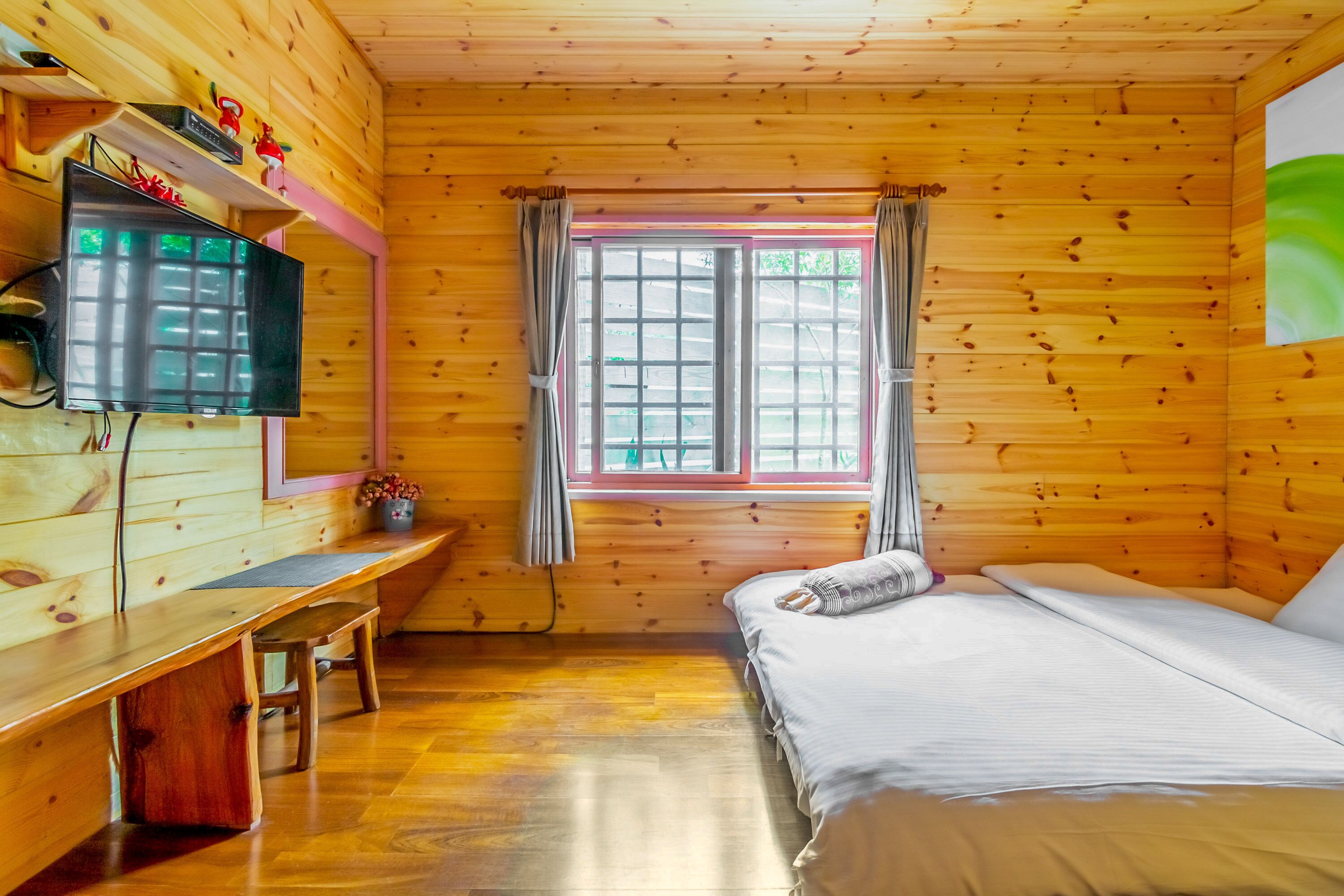 阿里山初日評價、日出體驗、手作早餐、貓咪互動與房價資訊 – 溫馨木屋民宿 - 照片 2