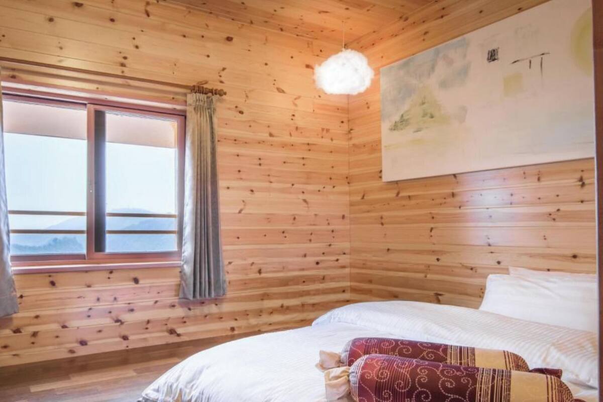 Habitación doble, vistas a la montaña | Edredones de plumas, cortinas opacas, wifi gratis