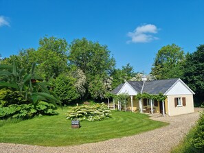 Front of property - Glyndwr Vineyard (Cowbridge)