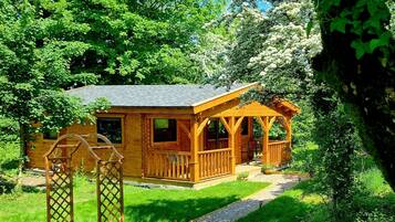 Double Room, Kitchenette (Log Cabin with kitchen) | 1 bedroom, iron/ironing board, free WiFi, bed sheets