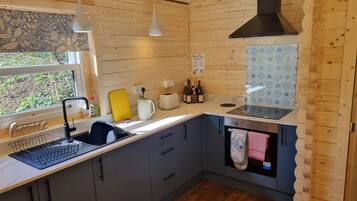 Double Room, Kitchenette (Log Cabin with  kitchen) | 1 bedroom, iron/ironing board, free WiFi, bed sheets