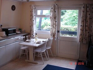 Chalet, 1 Bedroom | In-room dining - Broxbourne Riverside Chalets (Broxbourne)