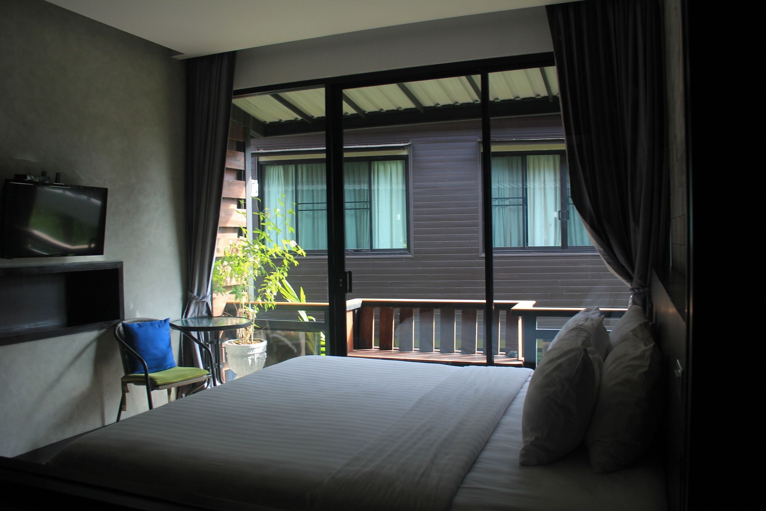 balcony room | 1 bedroom, minibar, desk, blackout curtains