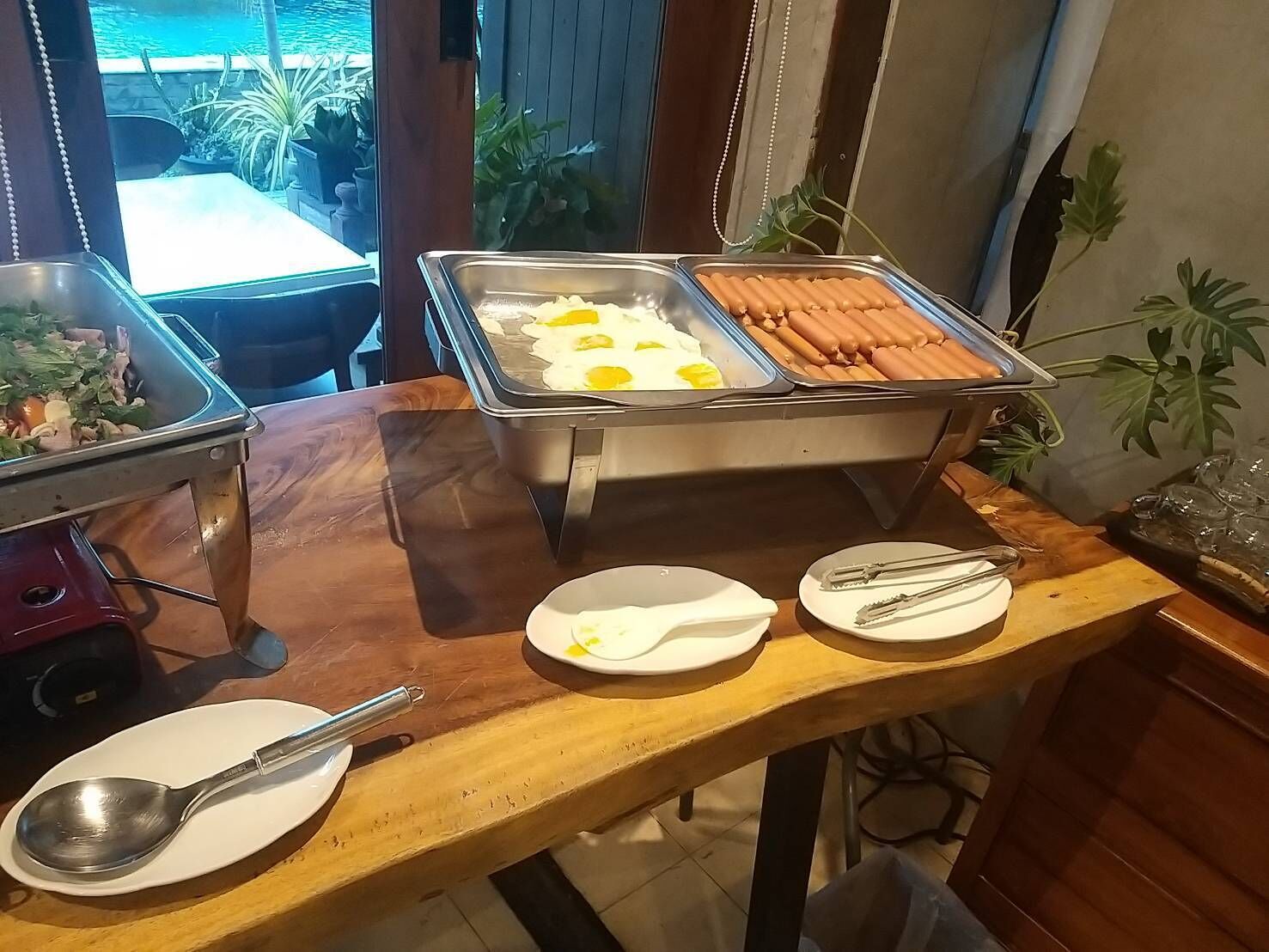 breakfast and lunch served