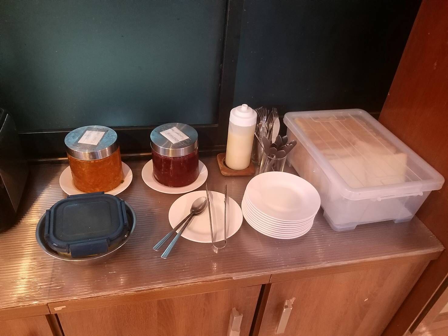 breakfast and lunch served