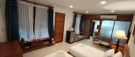 Familierom, 1 soverom | Minibar, skrivebord, blendingsgardiner og lydisolert