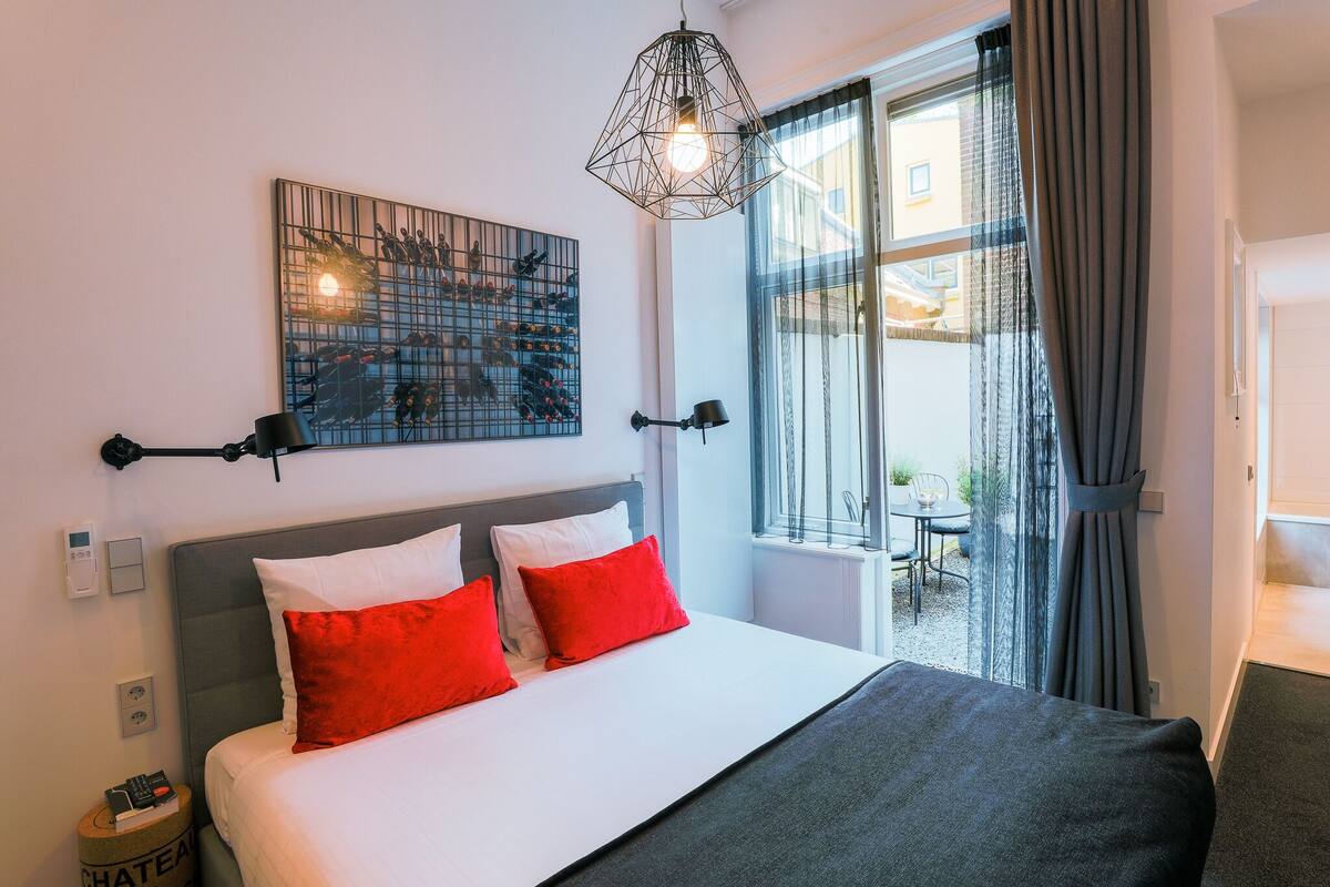 Double Room, Patio | Premium bedding, minibar, in-room safe, desk