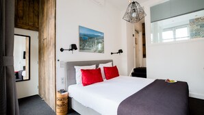 Habitación doble, balcón | Ropa de cama de alta calidad, minibar, caja fuerte y escritorio