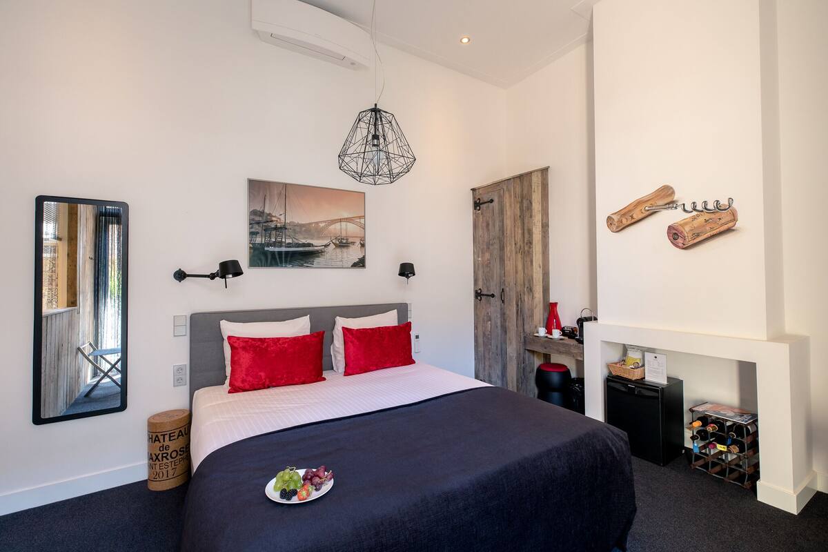 Superior Double Room | Premium bedding, minibar, in-room safe, desk
