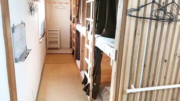 Brankas, Wi-Fi gratis, dan seprai linen