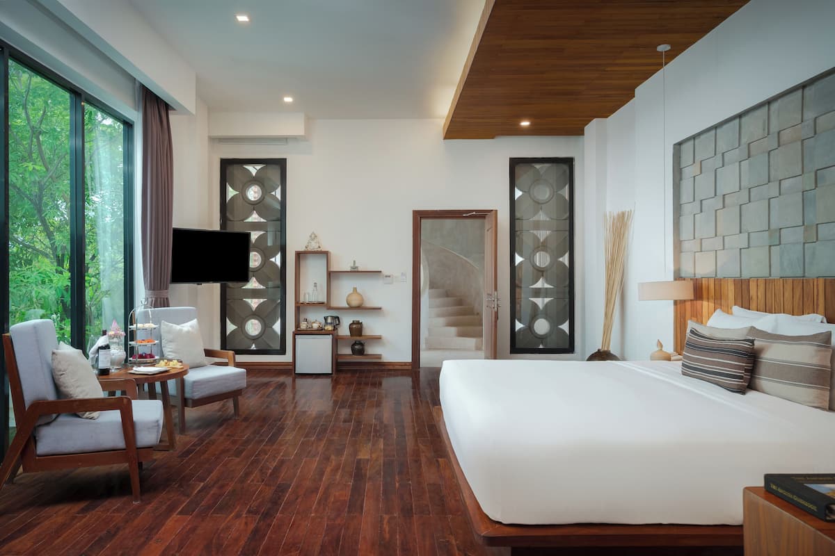 2 bedrooms, premium bedding, pillow-top beds, free minibar