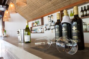 Bar en bord de piscine