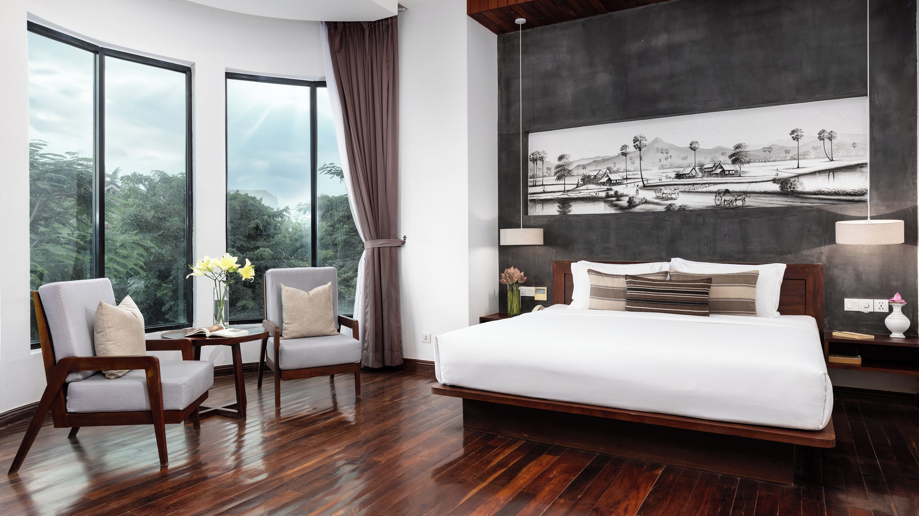 Royal-sviitti, näköala uima-altaalle | Ylelliset vuodevaatteet, pillowtop-patjalliset sängyt