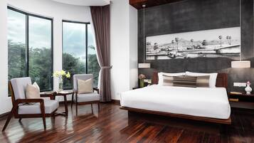 Suite Royal, vista a la alberca | 2 habitaciones, ropa de cama de alta calidad y camas con pillow-top