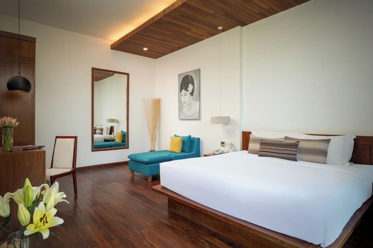 2 bedrooms, premium bedding, pillow-top beds, free minibar