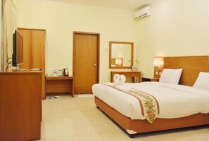 Suite Romantis, 1 Tempat Tidur King, pemandangan kolam renang | Meja kerja, tempat tidur lipat/tambahan, Wi-Fi gratis, dan seprai linen
