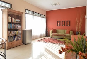 Honeymoon Suite, 1 Katil Raja (King), Pool View | Meja, katil lipat simpan/tambahan, Wi-fi percuma, cadar katil 