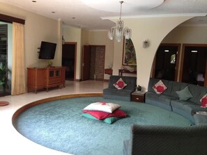 Interior - The Garden Family Guest House (Ciawi)