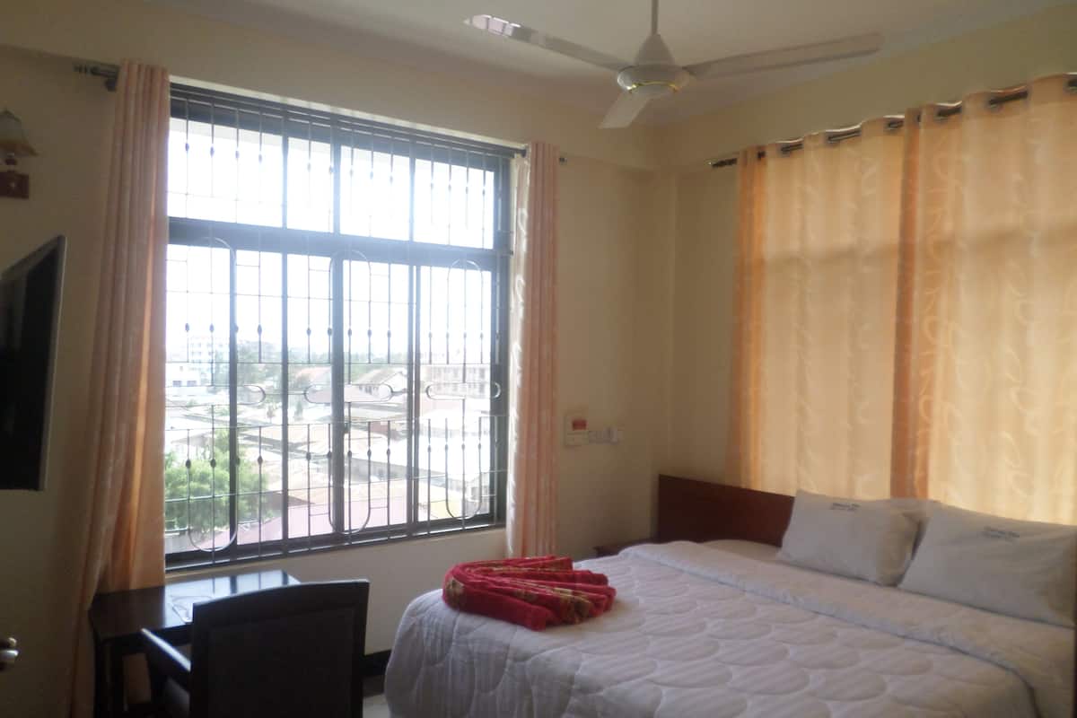 Deluxe Double Room | Desk, rollaway beds, free WiFi