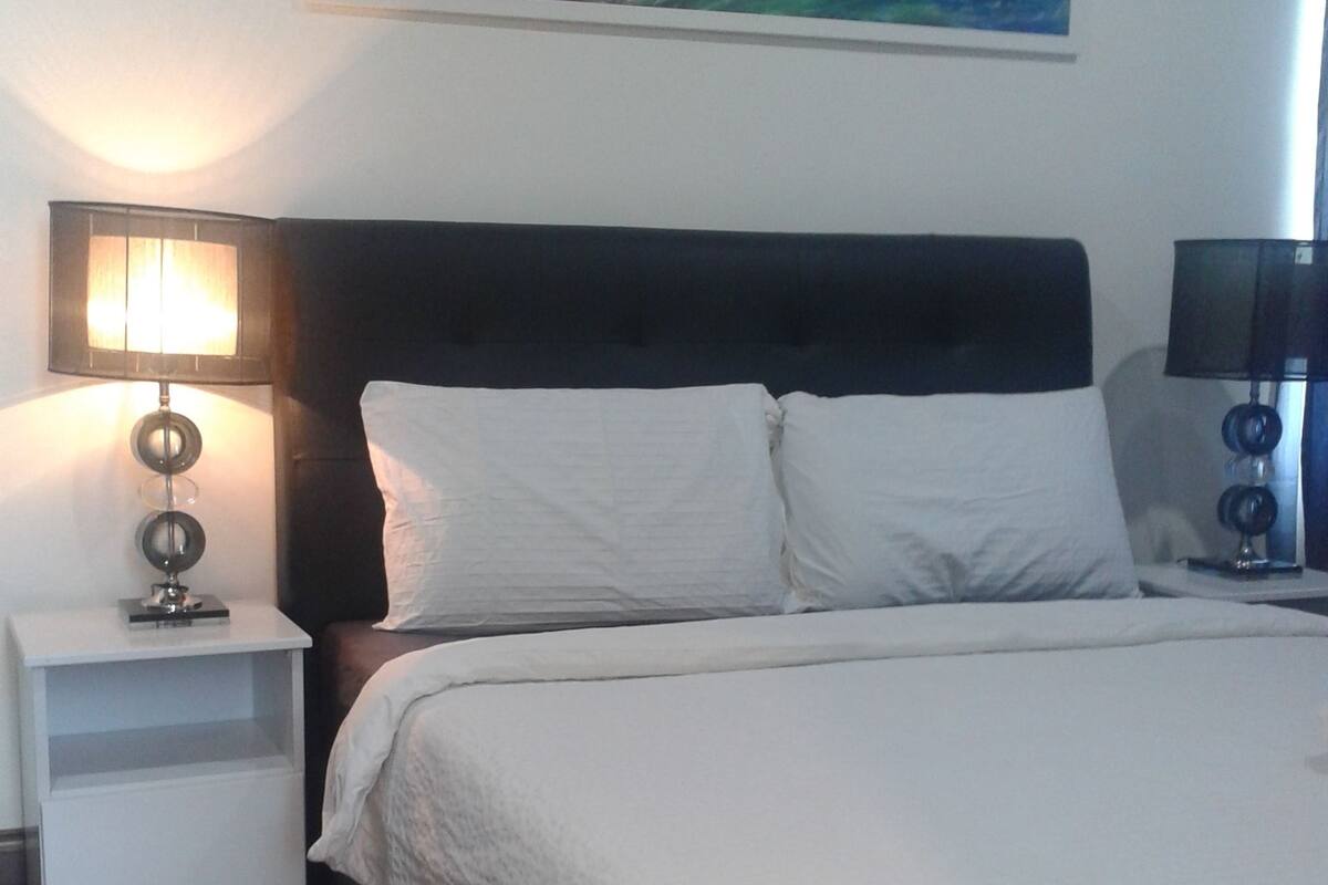 Huoneisto, 3 makuuhuonetta | Tallelokero huoneessa, työpöytä, silitysrauta/-lauta, ilmainen Wi-Fi