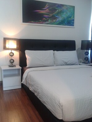 3 Bed Room | In-room safe, desk, iron/ironing board, free WiFi - Taragon Apartment Services (Kuala Lumpur)
