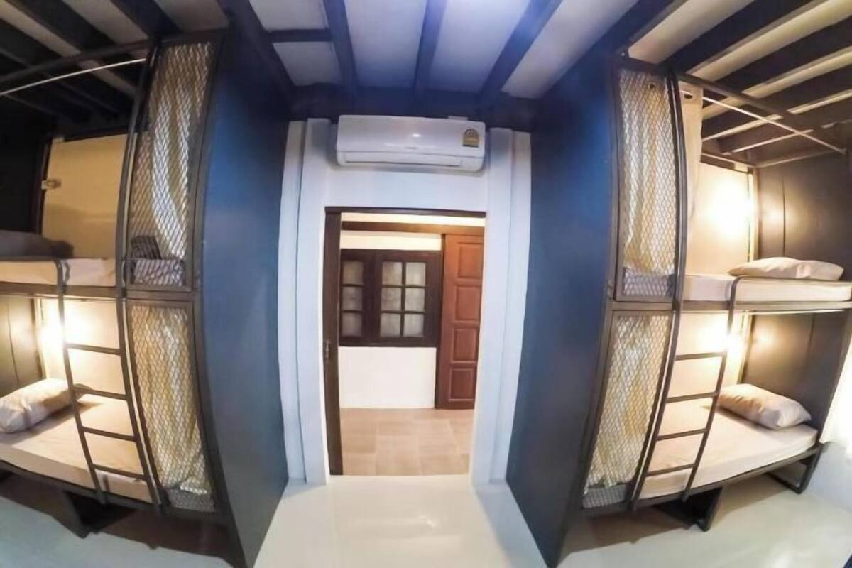 Minibar, desk, soundproofing, free WiFi