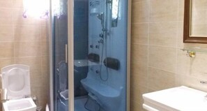 Deluxe Room  | Kylpyhuone | Suihku, sadesuihkupää, pyyhkeet