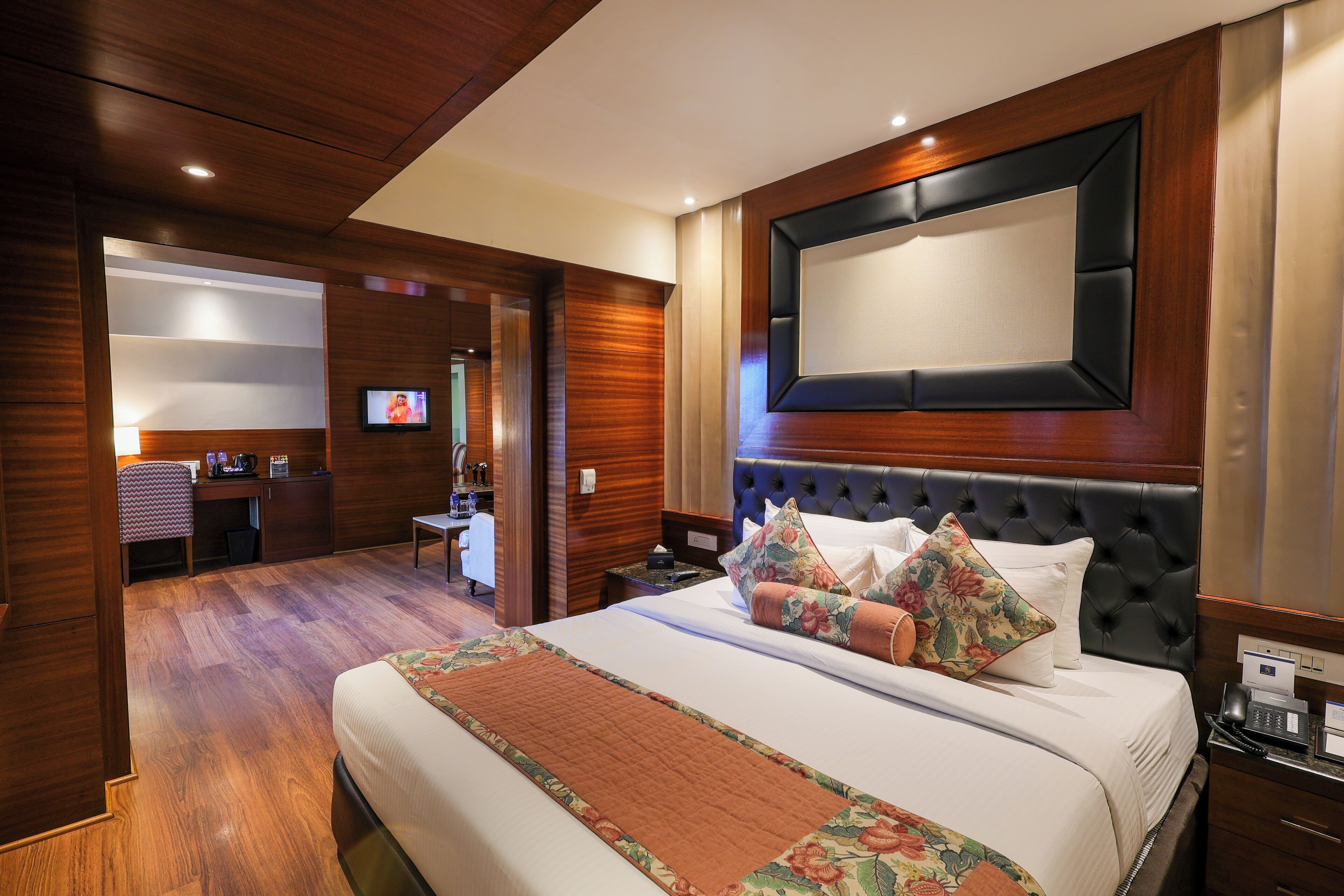 Rom – executive, 1 soverom, røyk | Minibar, safe på rommet, skrivebord og lydisolert